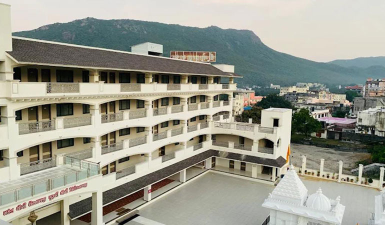 Shernath Bapu of Triloknath Ashram